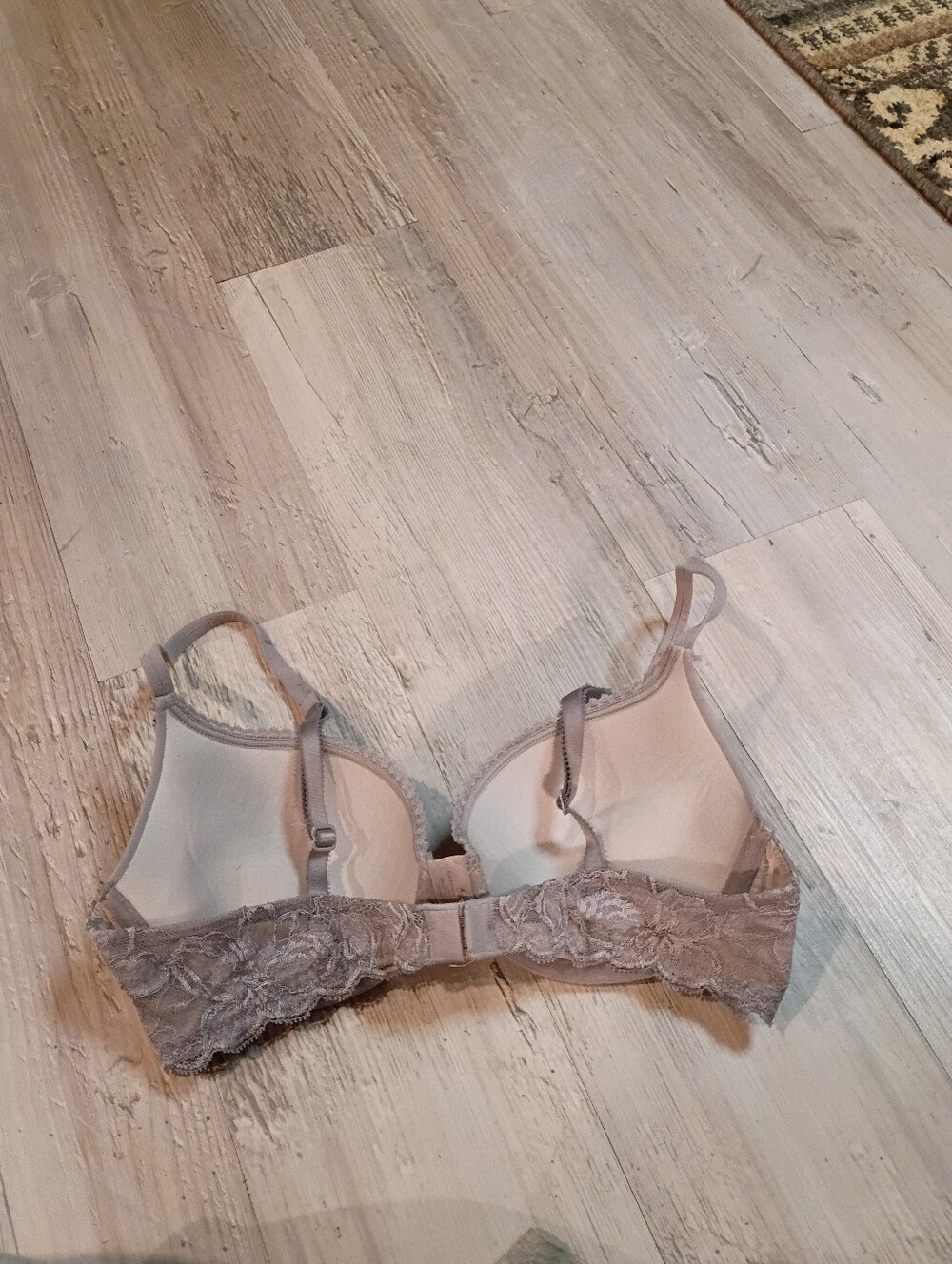 Victoria Secret - Picture 3 of 4